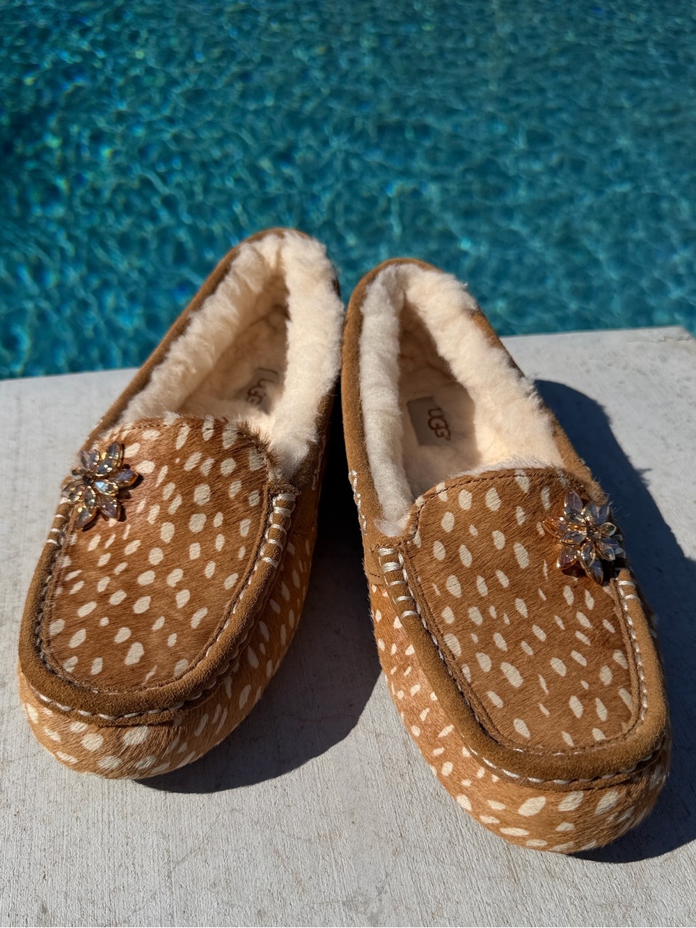 UGG ANSLEY IDYLLWILD SLIPPERS Size 10